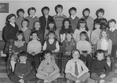 BRYNFORD SCHOOL About 1970 BACK ROW : Ieuan Hughes, Billy Polentine, Wayne Oare, David Hughes, Chris Banford, Maurice Smith, Granville Dodd SECOND ROW : Karen Jones, Andrew Wilson, Lorraine Evans, Debbie Smith, ? , Ann Owen, Caroline Watkin, Clwyd Spencer THIRD ROW : Denise Parry, Ann Hughes, Wendy Kila, Alison Morris, Angela Oare, Cheryl Hughes FRONT ROW : Colin Morris, Mark Peterson, Clive Hughes, Roger Morgan